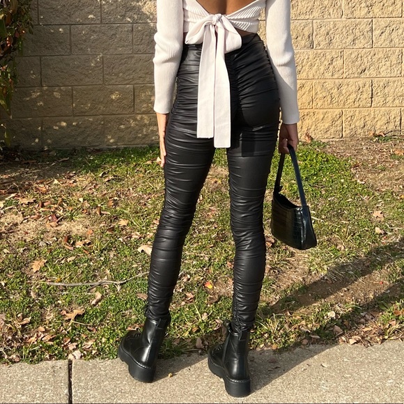 Faux Leather Scrunch Leggings 